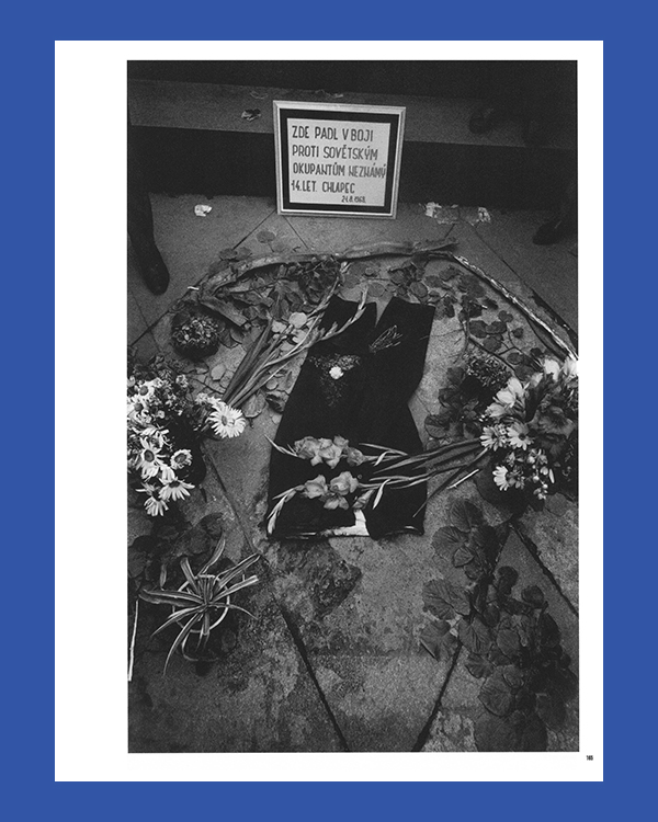 Josef Koudelka: Invasion Prague 68 - Afbeelding 6